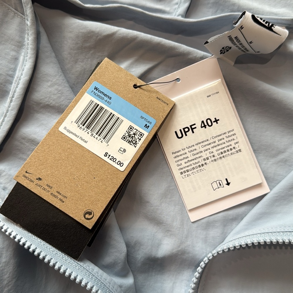 Nike essentials jacket - Picture 6 of 9